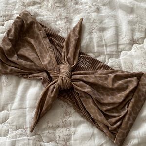 Acacia baker top Large in Safari print